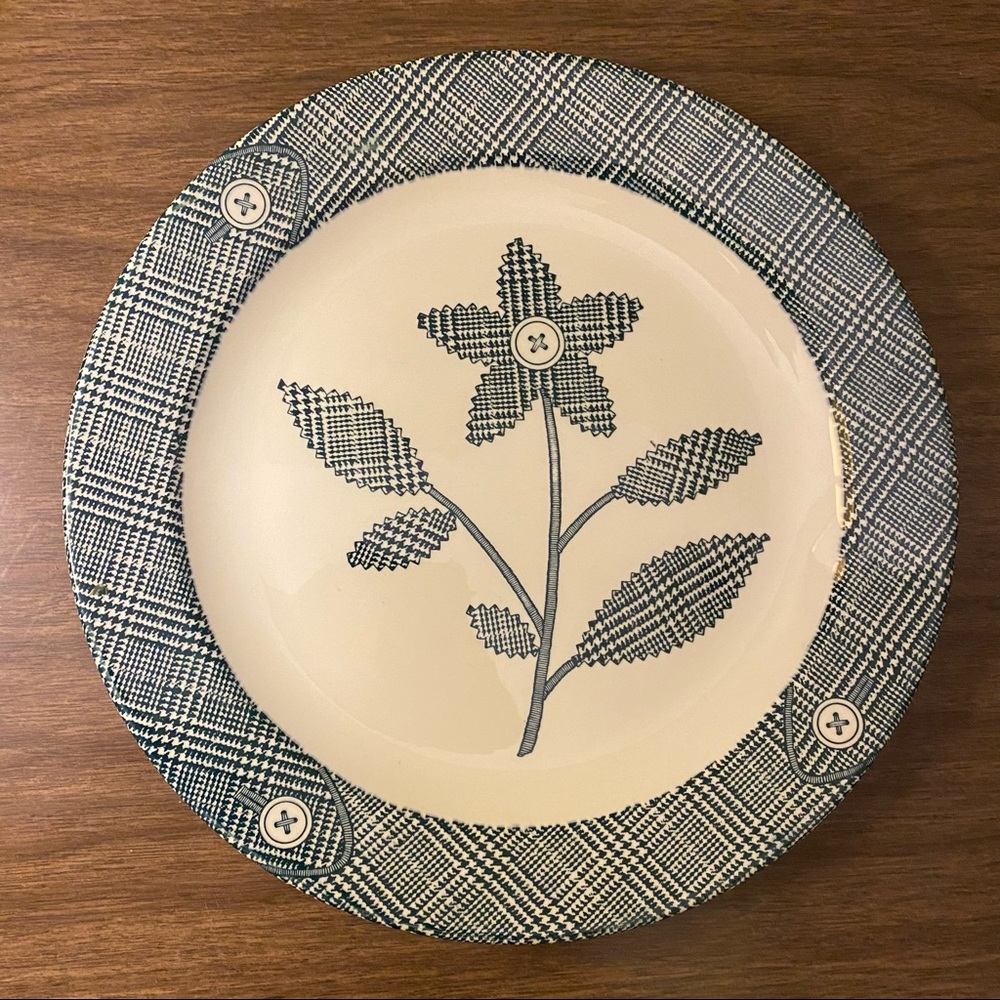 Royal Scot 50s Blue & White Gingham Plaid 12” Plate Glen Plaid Button Flower